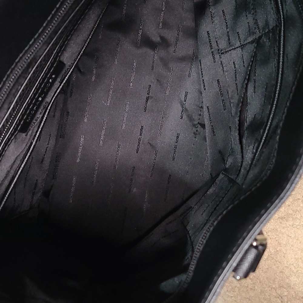 Michael Kors Large Signature Morgan Tote - Picture 7 of 11